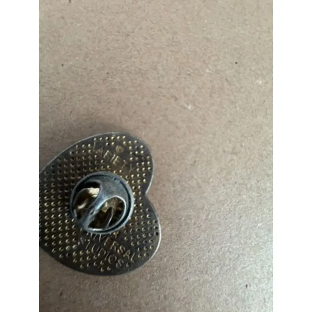 Minions silver heart pin